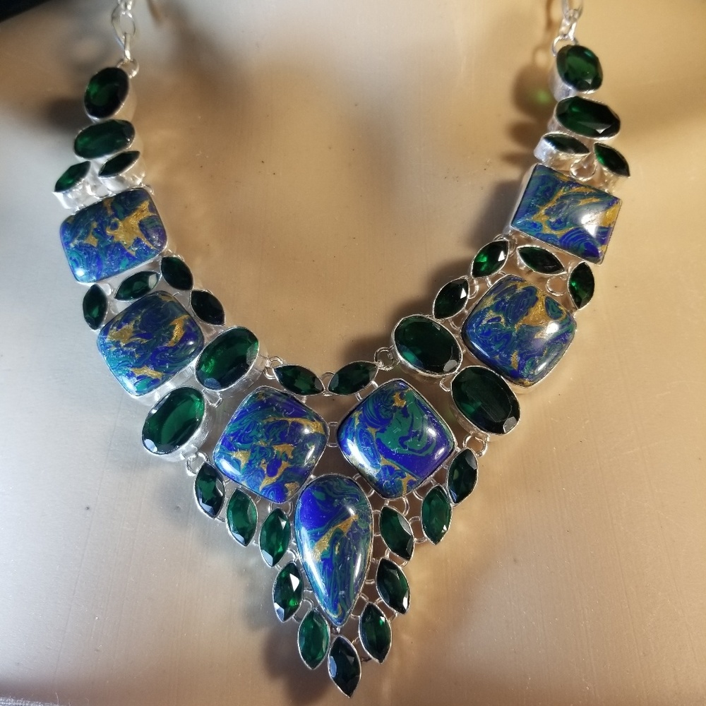 EXQUISITE NECKLACE NWOT